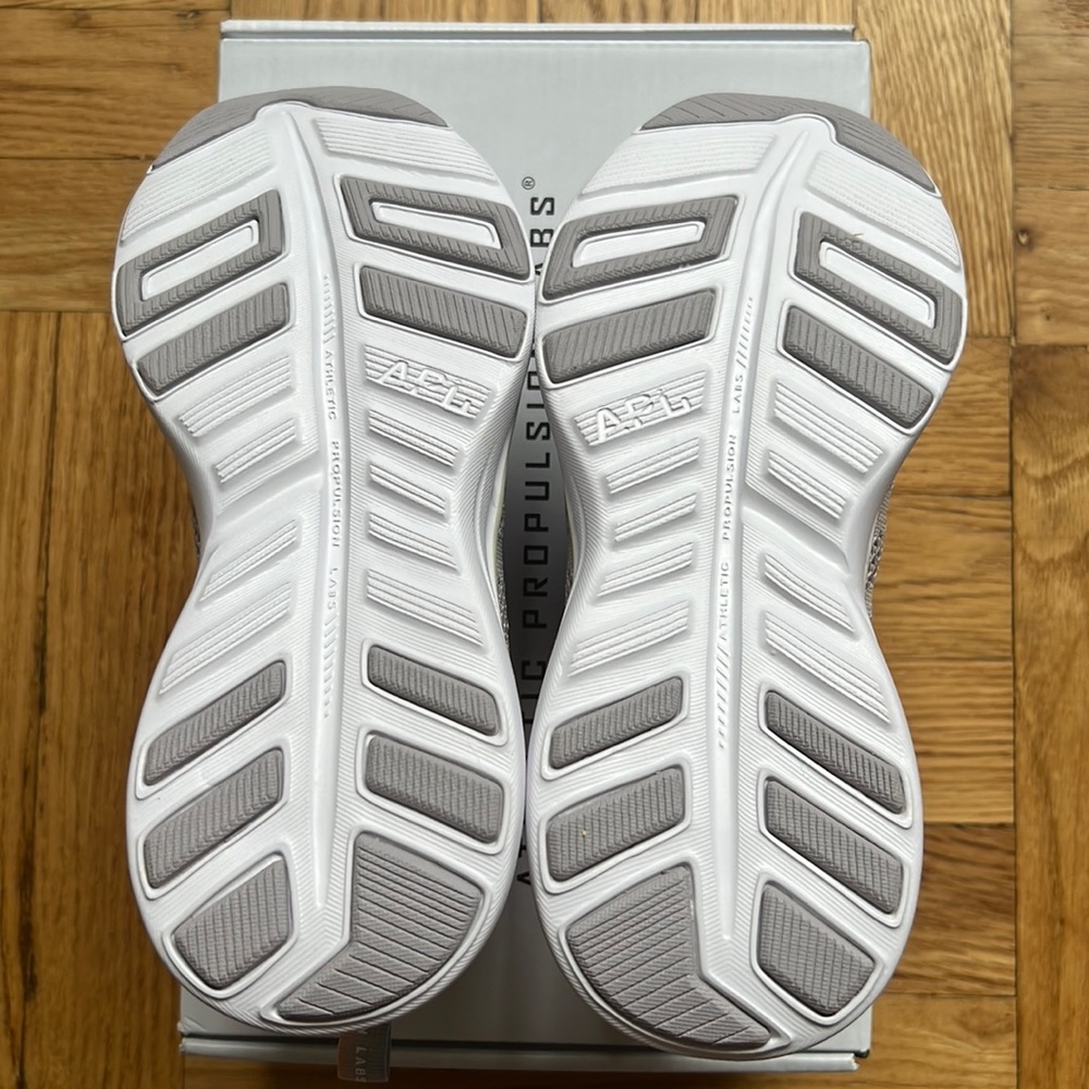 APL Techloom Pro Women’s Sneakers Sz 5.5 NEW IN BOX - Picture 4 of 5